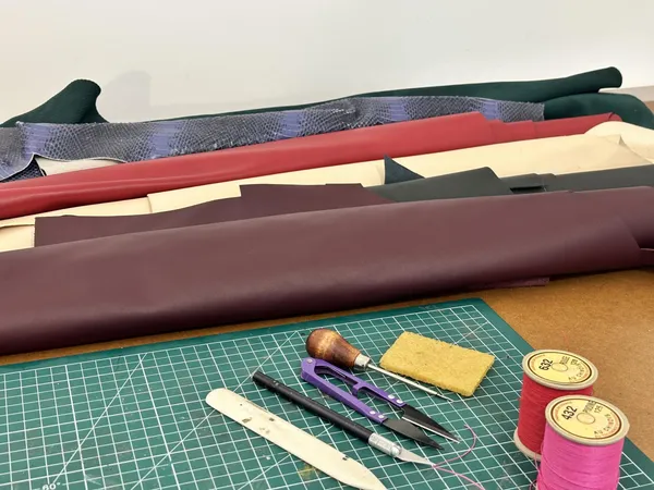 Réalisez votre protège carnet en cuir avec Aude - Image n°2 - Wecandoo