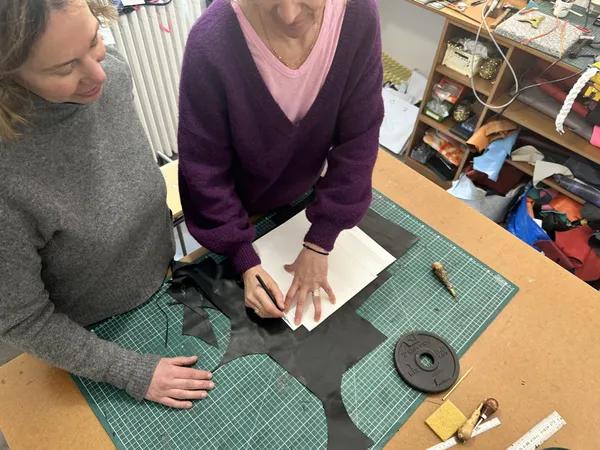 Réalisez votre protège carnet en cuir avec Aude - Image n°3 - Wecandoo