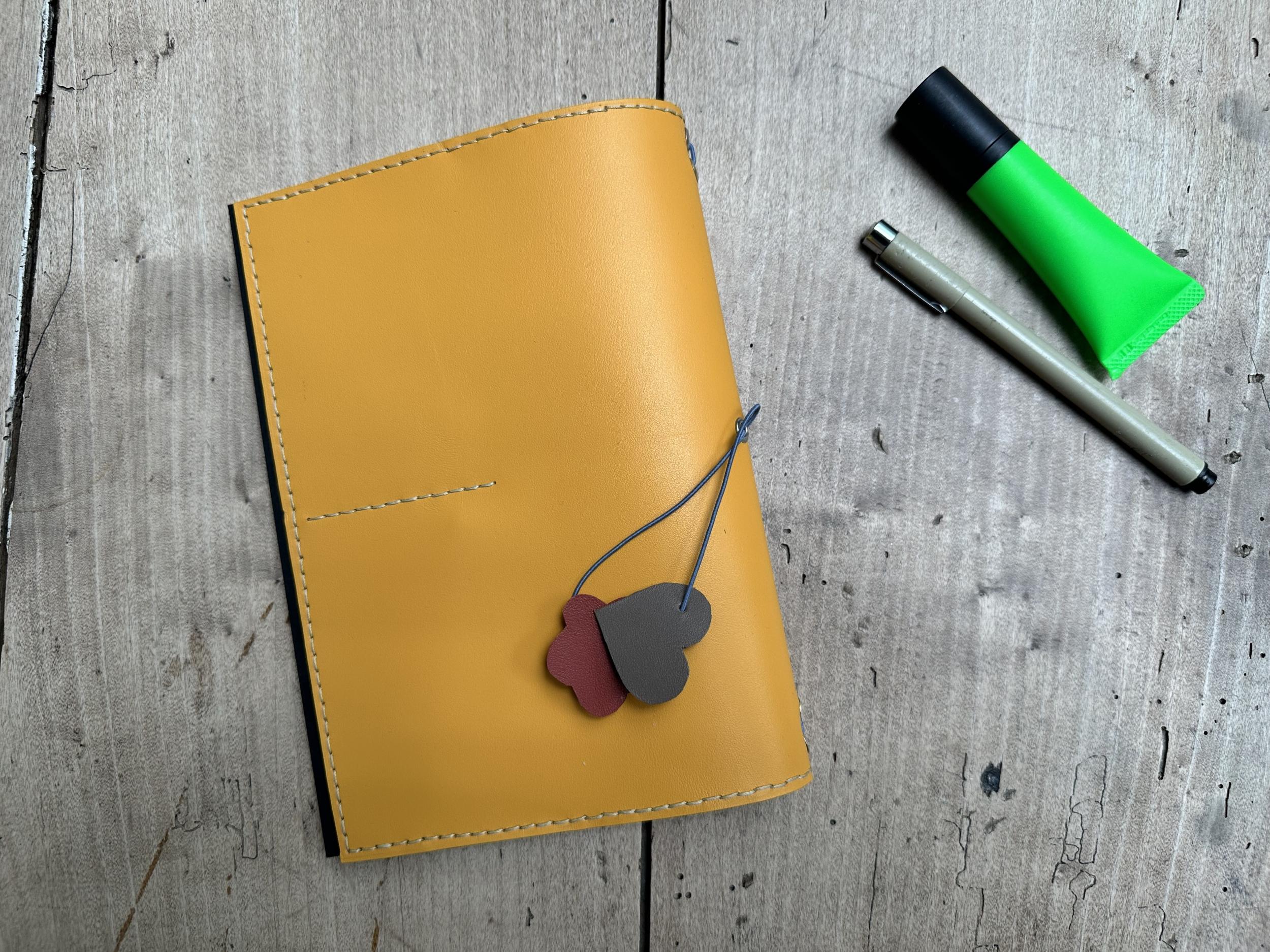 Réalisez votre protège carnet en cuir avec Aude - Image n°7 - Wecandoo