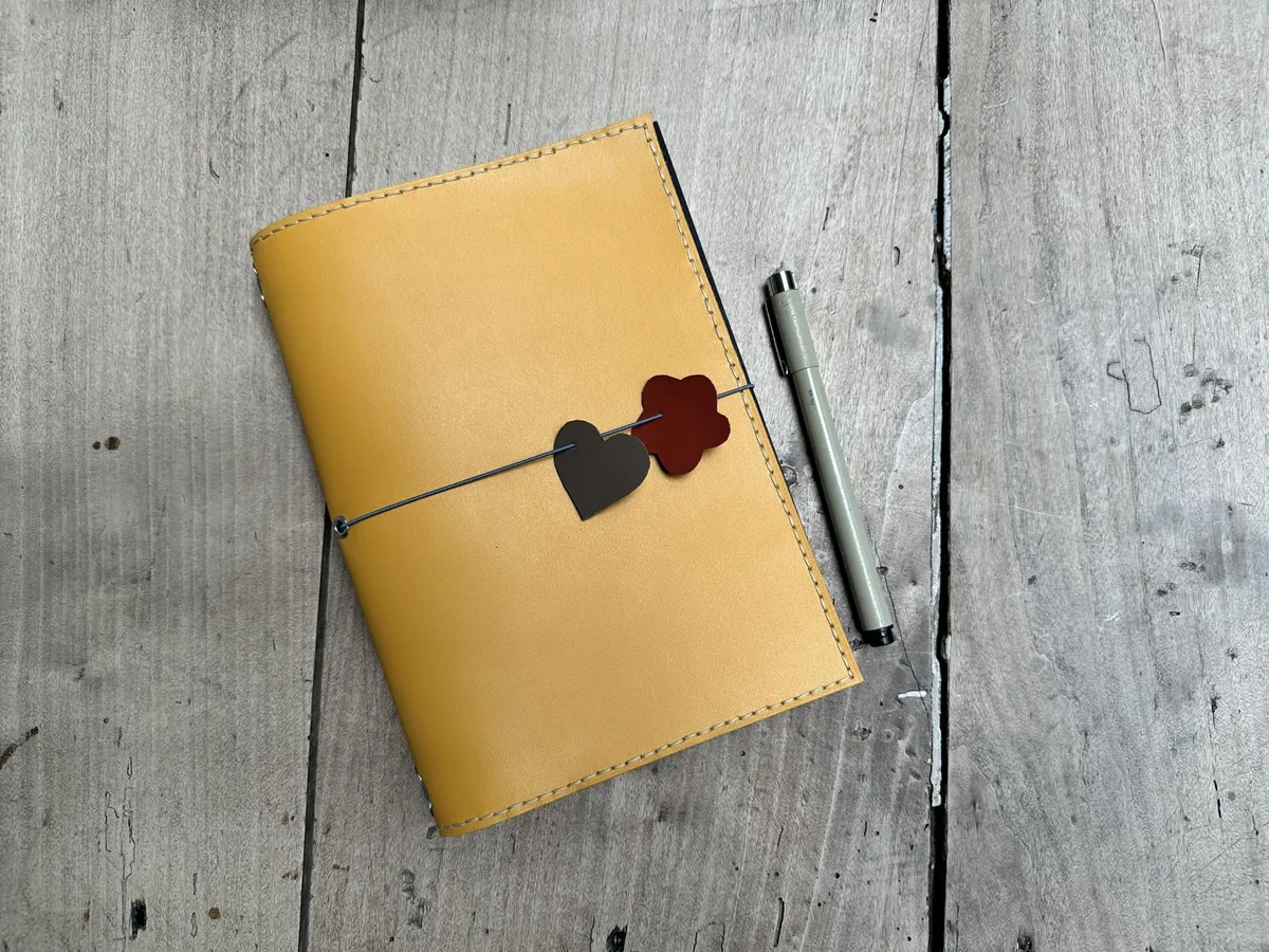 Réalisez votre protège carnet en cuir