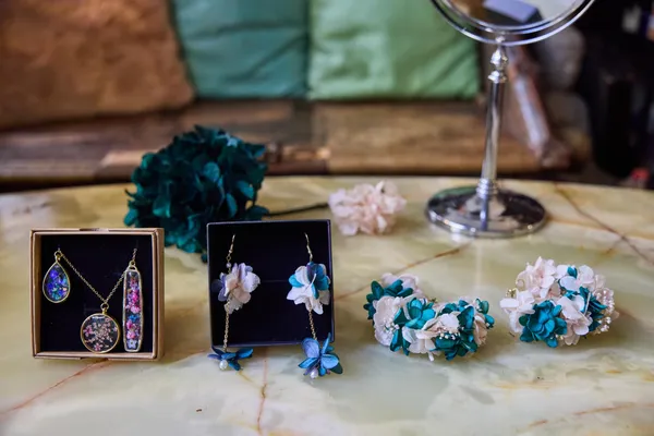Créez votre  bijou fleuri autour d'un apéro