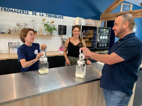 Fabriquez votre beurre fermier avec Baptiste et son équipe - Afbeelding nr. 4 - Wecandoo