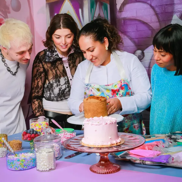 Décorez votre Bento cake autour d'un café gourmand avec Alyah et son équipe - Image n°2 - Wecandoo