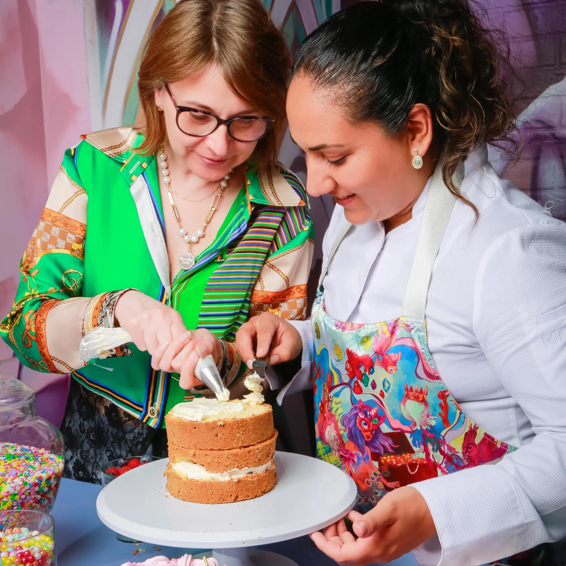 Décorez votre Bento cake autour d'un café gourmand avec Alyah et son équipe - Image n°5 - Wecandoo