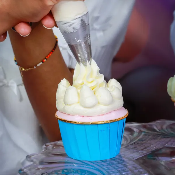 Décorez vos cupcakes autour d'un café avec Alyah et son équipe - Image n°3 - Wecandoo