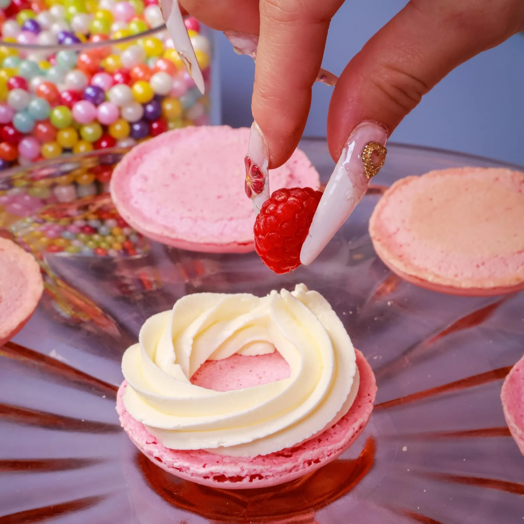 Décorez vos macarons avec Alyah et son équipe - Image n°3 - Wecandoo