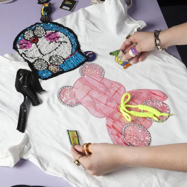 Réalisez votre t-shirt autour d'un café avec Manisha et Lise - Image n°2 - Wecandoo