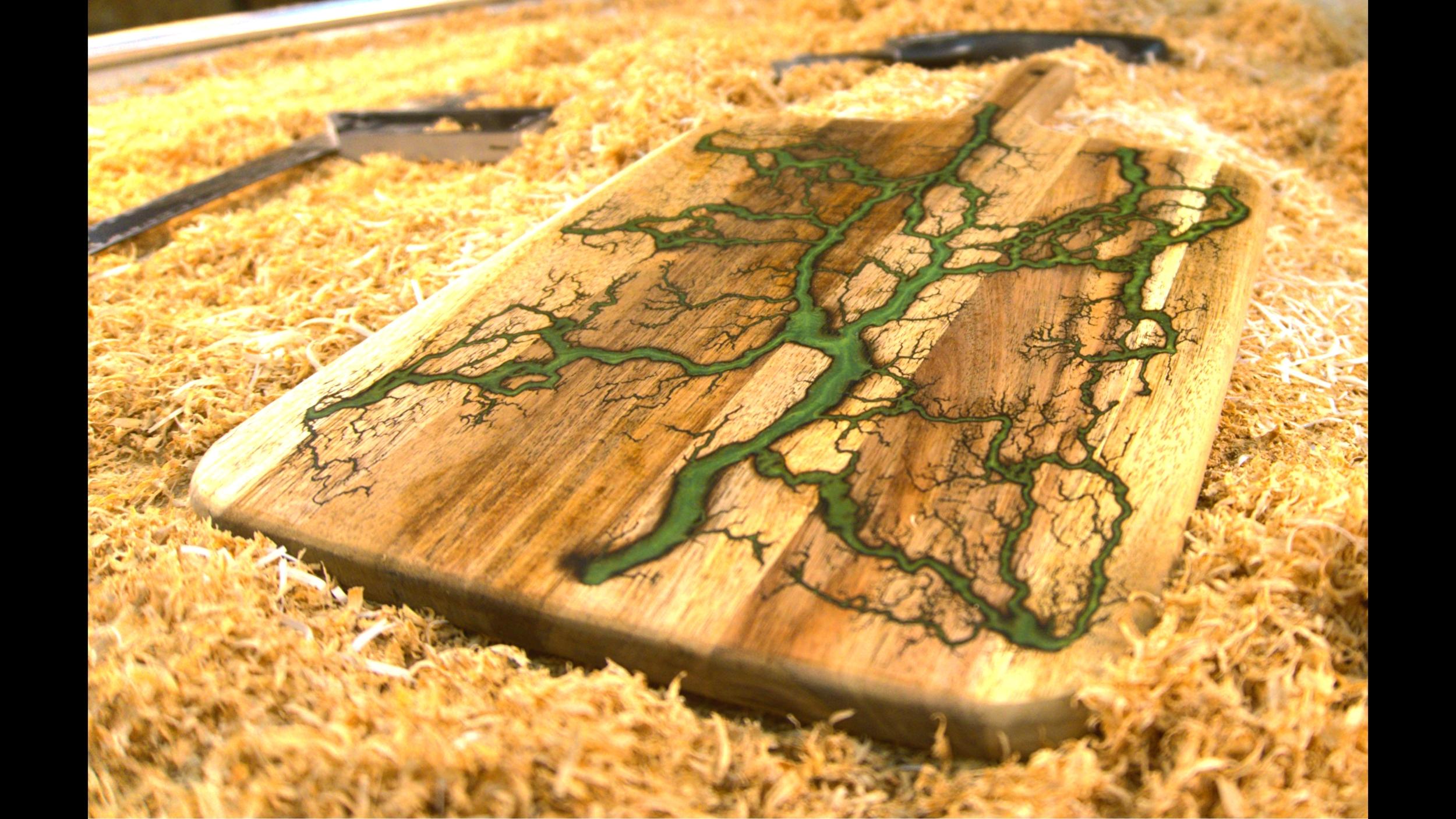 Créez votre planche en bois foudroyé et résine époxy avec Théo - Image n°6 - Wecandoo