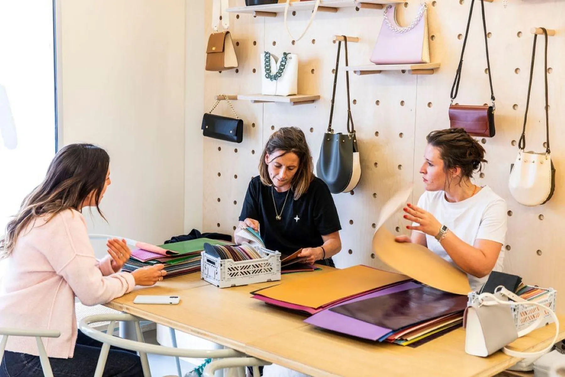 Inspirez votre équipe et initiez-les à la maroquinerie avec Juliette - Afbeelding nr. 1 - Wecandoo