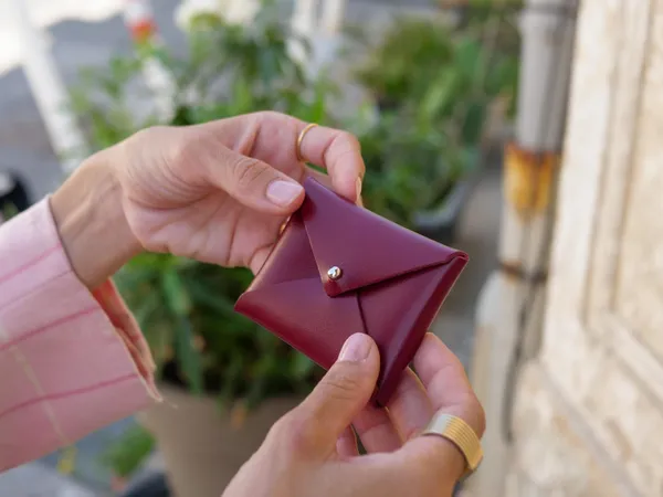 Inspirez votre équipe et initiez-les à la maroquinerie avec Elisabeth, Marc, Laetitia et Juliette - Image n°5 - Wecandoo