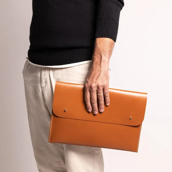 Réunissez votre équipe et réalisez votre grand accessoire en cuir avec Elisabeth, Marc, Laetitia et Juliette - Image n°5 - Wecandoo