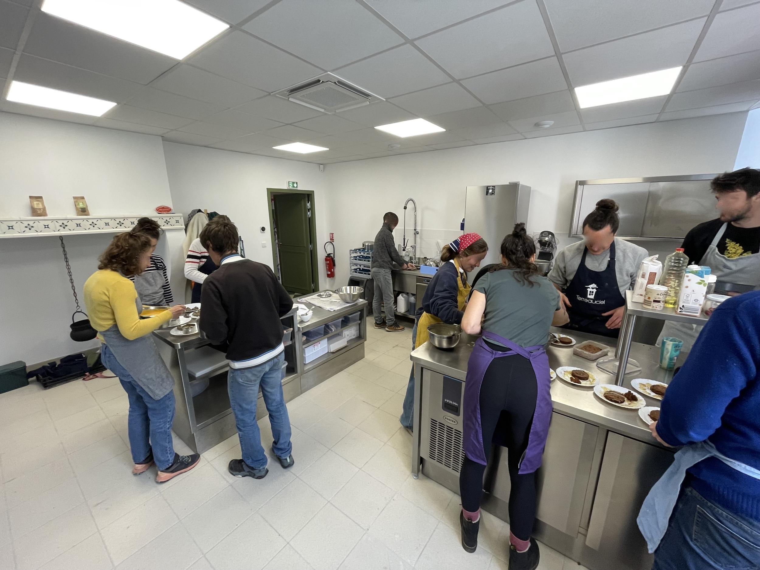Cuisinez un repas végétal en équipe avec Candice - Image n°7 - Wecandoo