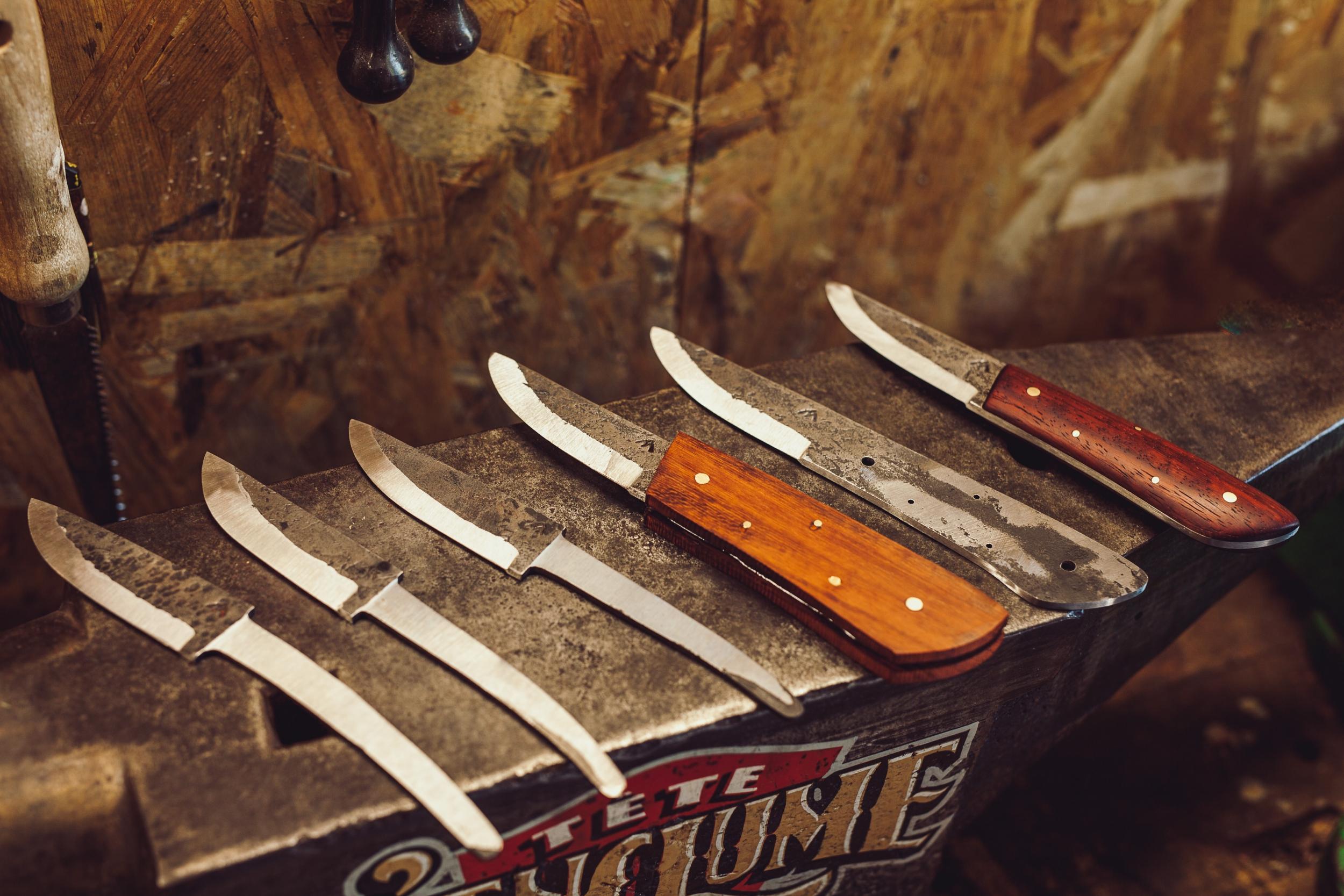 Forgez votre couteau droit sur une journée