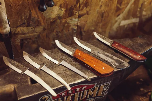 Forgez votre couteau droit sur une journée