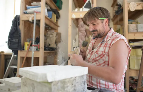 Initiez-vous à la sculpture de pierre sur deux journées - Image n°3 - Wecandoo