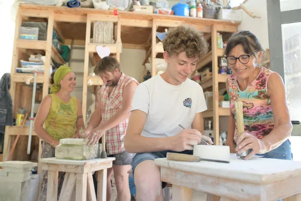 Initiez-vous à la sculpture de pierre et réalisez votre bas relief ou votre presse papier - Image n°3 - Wecandoo