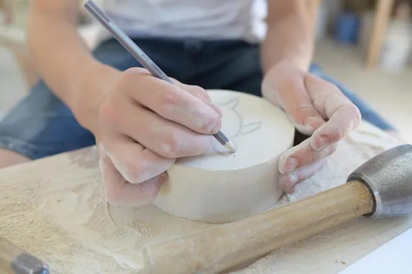 Initiez-vous à la sculpture de pierre en duo - Image n°3 - Wecandoo