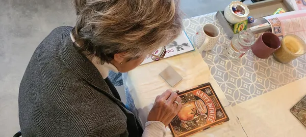 Réalisez votre plaque émaillée avec Mélanie - Image n°2 - Wecandoo