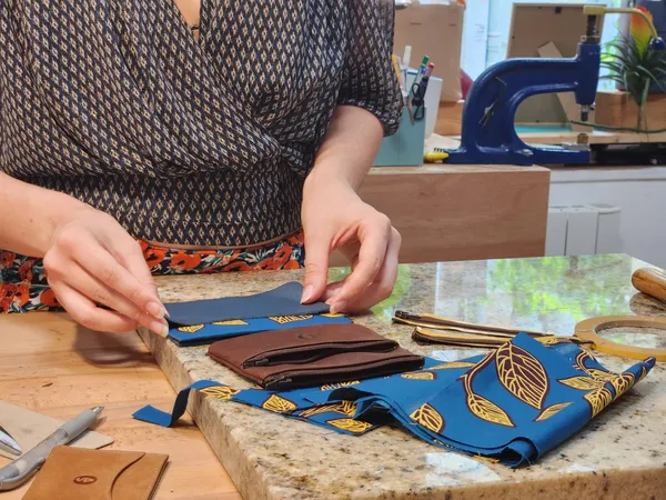 Fabriquez votre porte-monnaie en cuir avec Sophie - Image n°2 - Wecandoo