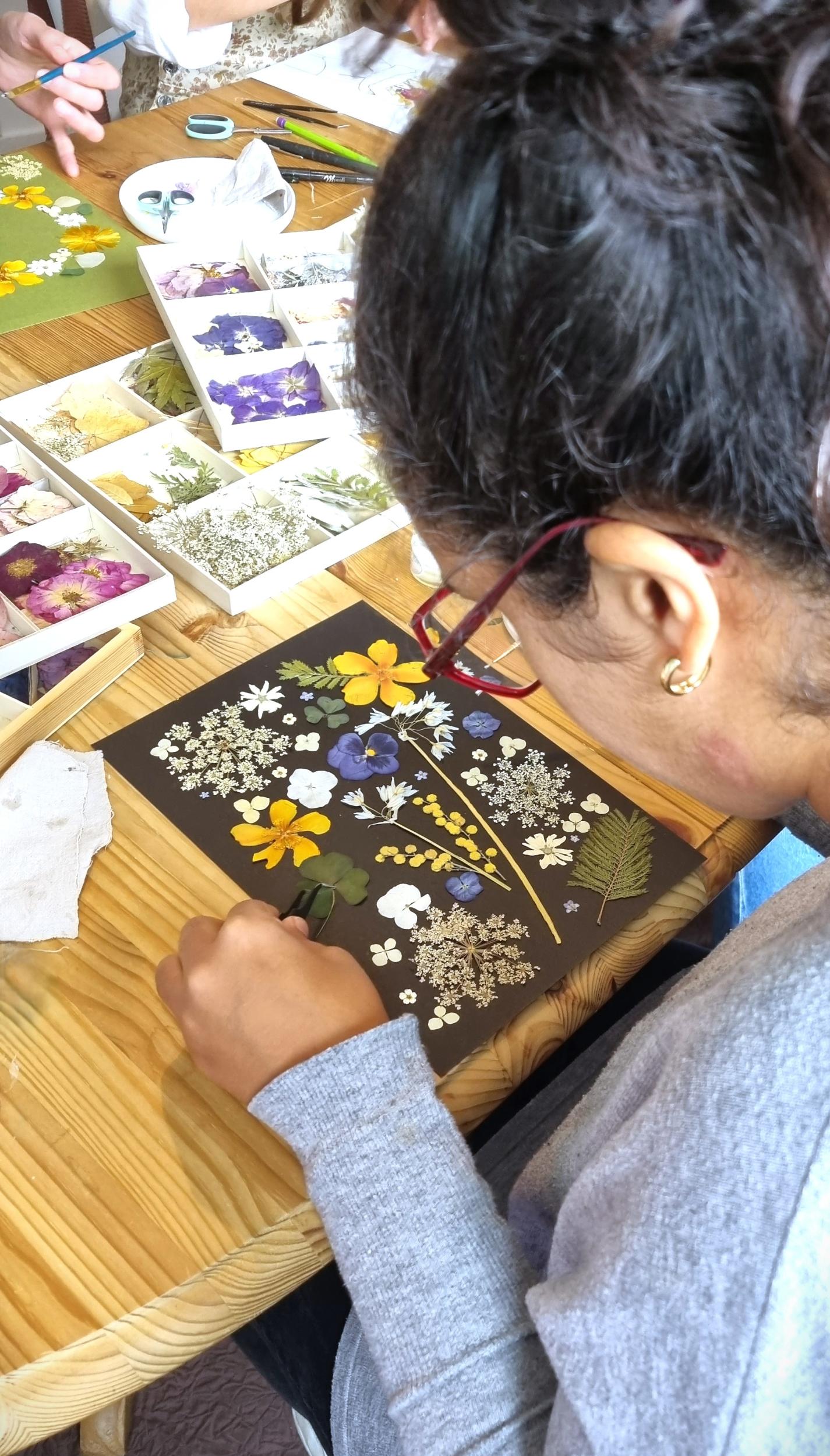 Réalisez votre herbier encadré avec Yuliya - Image n°7 - Wecandoo