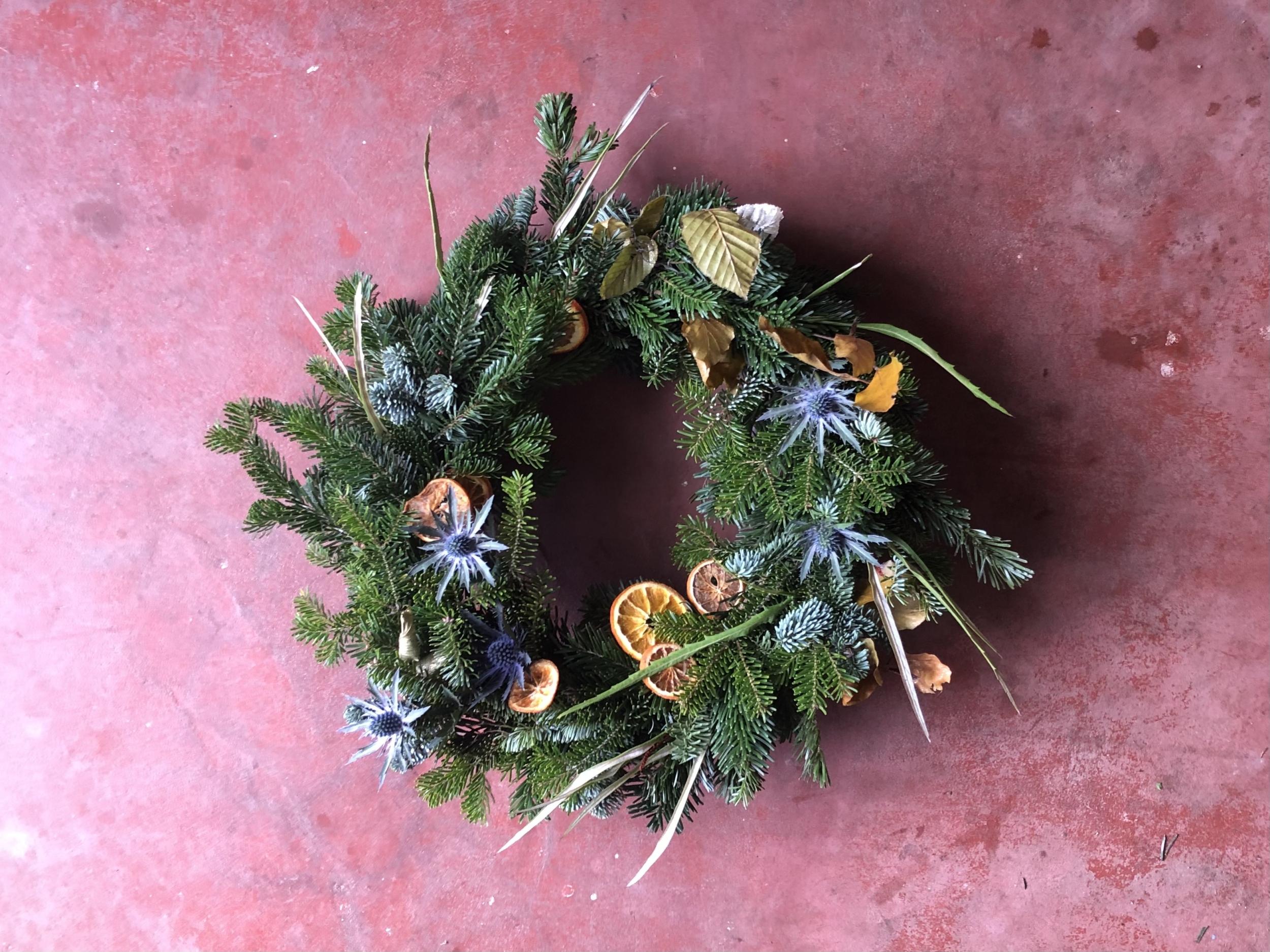 Créez votre couronne de végétaux et fleurs séchées avec Alix - Image n°1 - Wecandoo