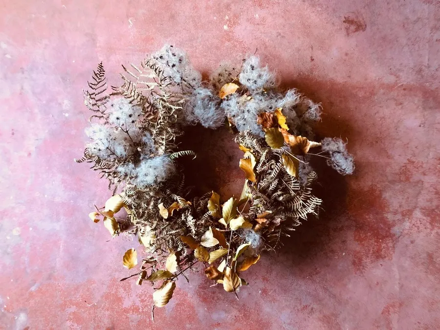 Créez votre couronne de végétaux et fleurs séchées avec Alix - Image n°1 - Wecandoo