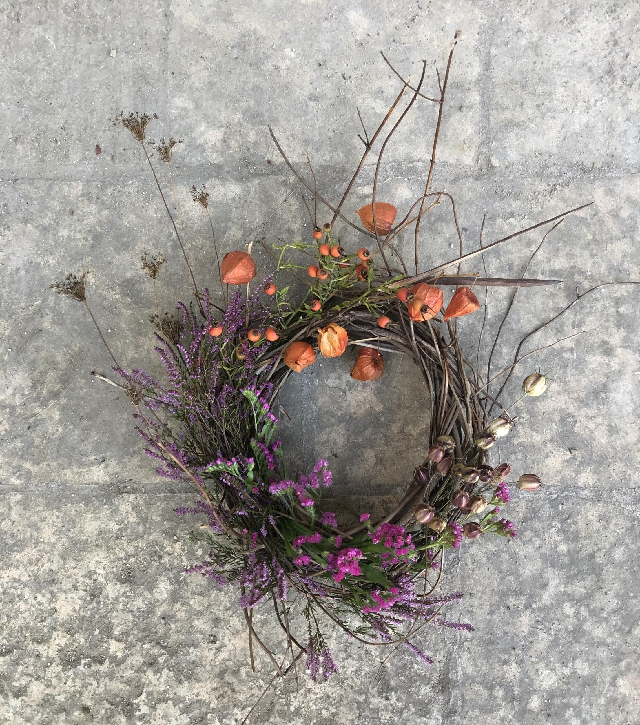 Créez votre couronne de végétaux et fleurs séchées avec Alix - Image n°7 - Wecandoo