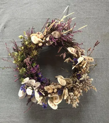 Créez votre couronne de végétaux et fleurs séchées