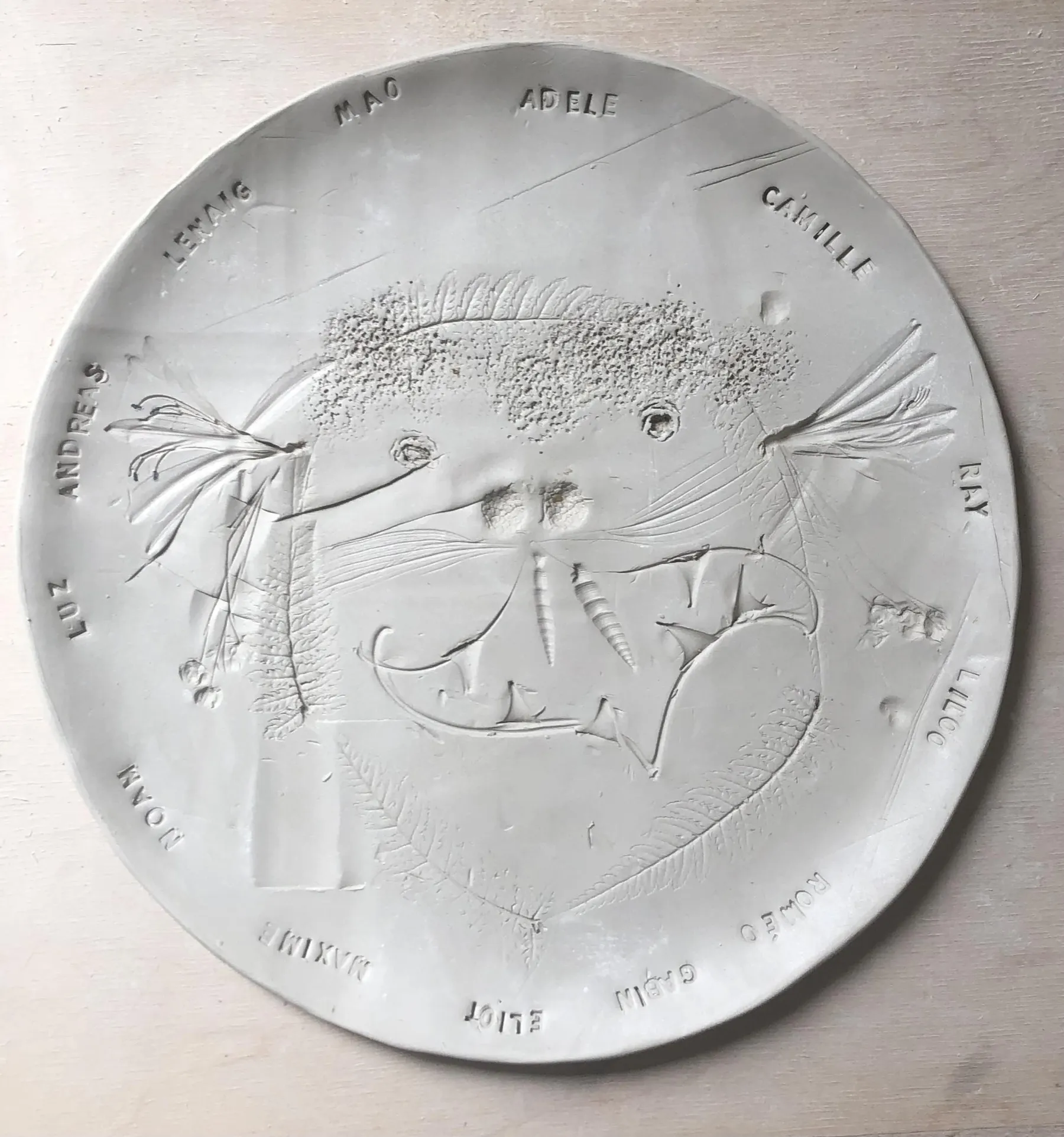 Modelez et décorez votre pièce en céramique en duo avec votre enfant accompagnés par Clarisse - Image n°1 - Wecandoo