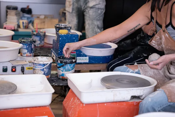 Initiez votre équipe au tour de potier avec Claudia - Image n°3 - Wecandoo