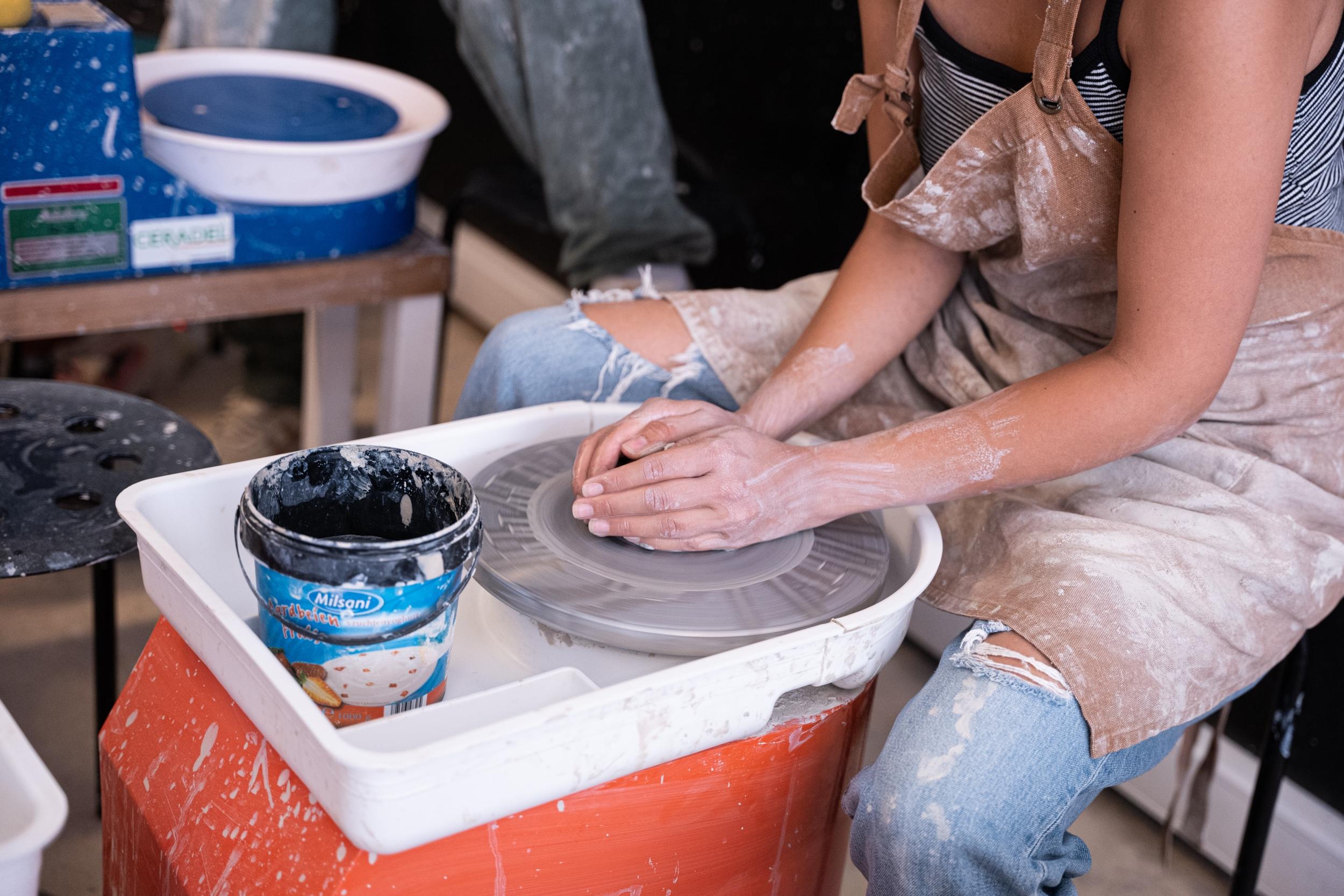 Initiez votre équipe au tour de potier avec Claudia - Image n°2 - Wecandoo