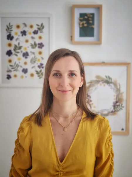 Yuliya : Créatrice d'Herbiers à Rennes