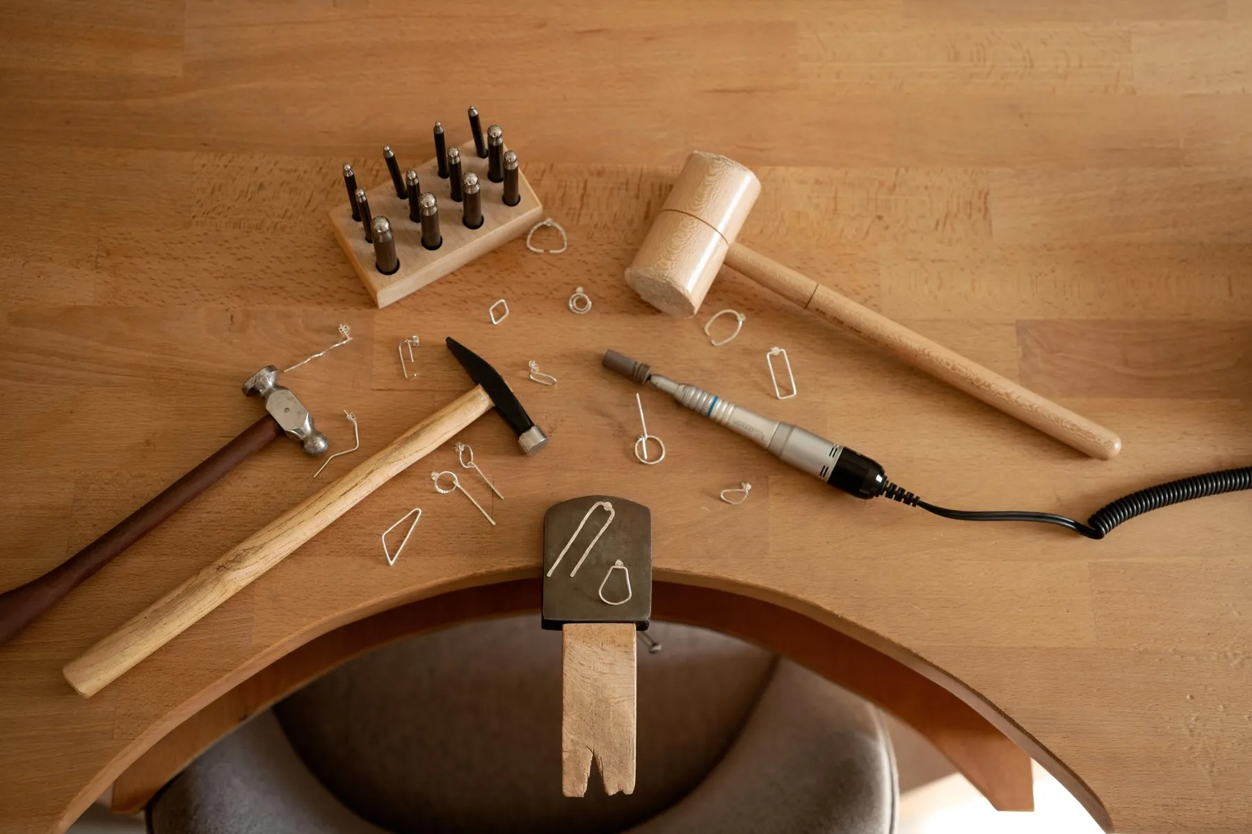 Créez votre paire de boucles d’oreilles avec Justine, Laurence et leur équipe - Image n°3 - Wecandoo