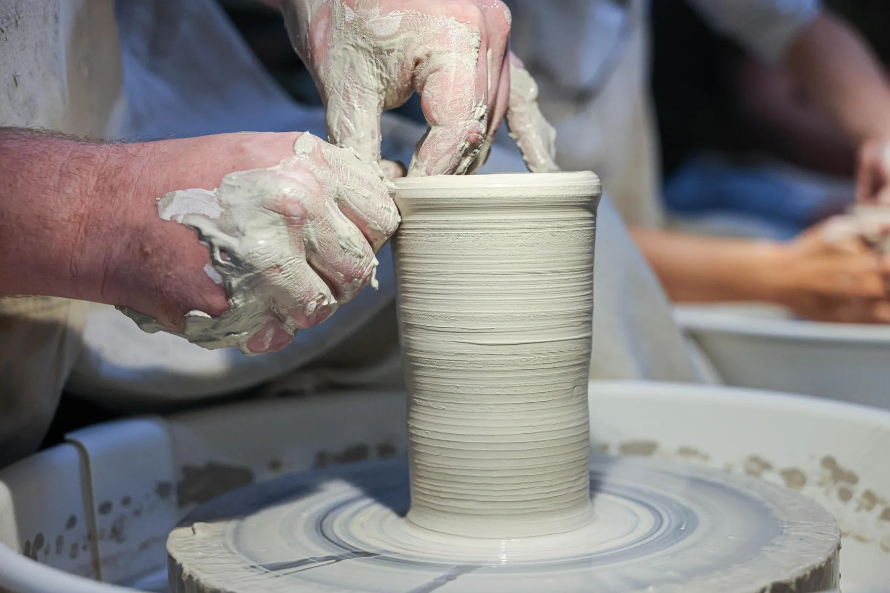 Initiez-vous au tour et au modelage pendant une journée avec Pierre-Antoine et son équipe - Image n°1 - Wecandoo