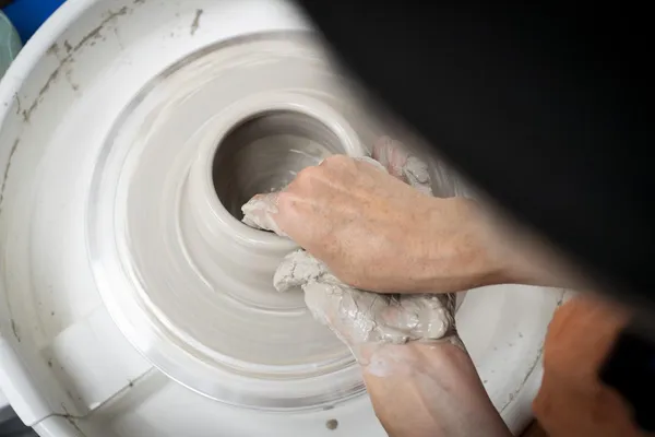 Initiez-vous au tour de potier avec Thomas - Image n°3 - Wecandoo