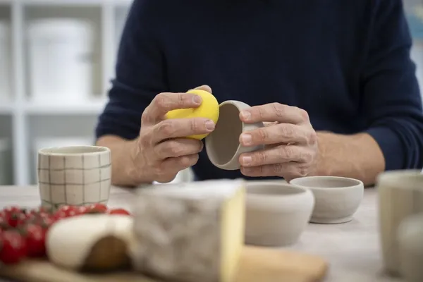 Initiez-vous au tour de potier autour d’un apéro avec Thomas - Image n°2 - Wecandoo