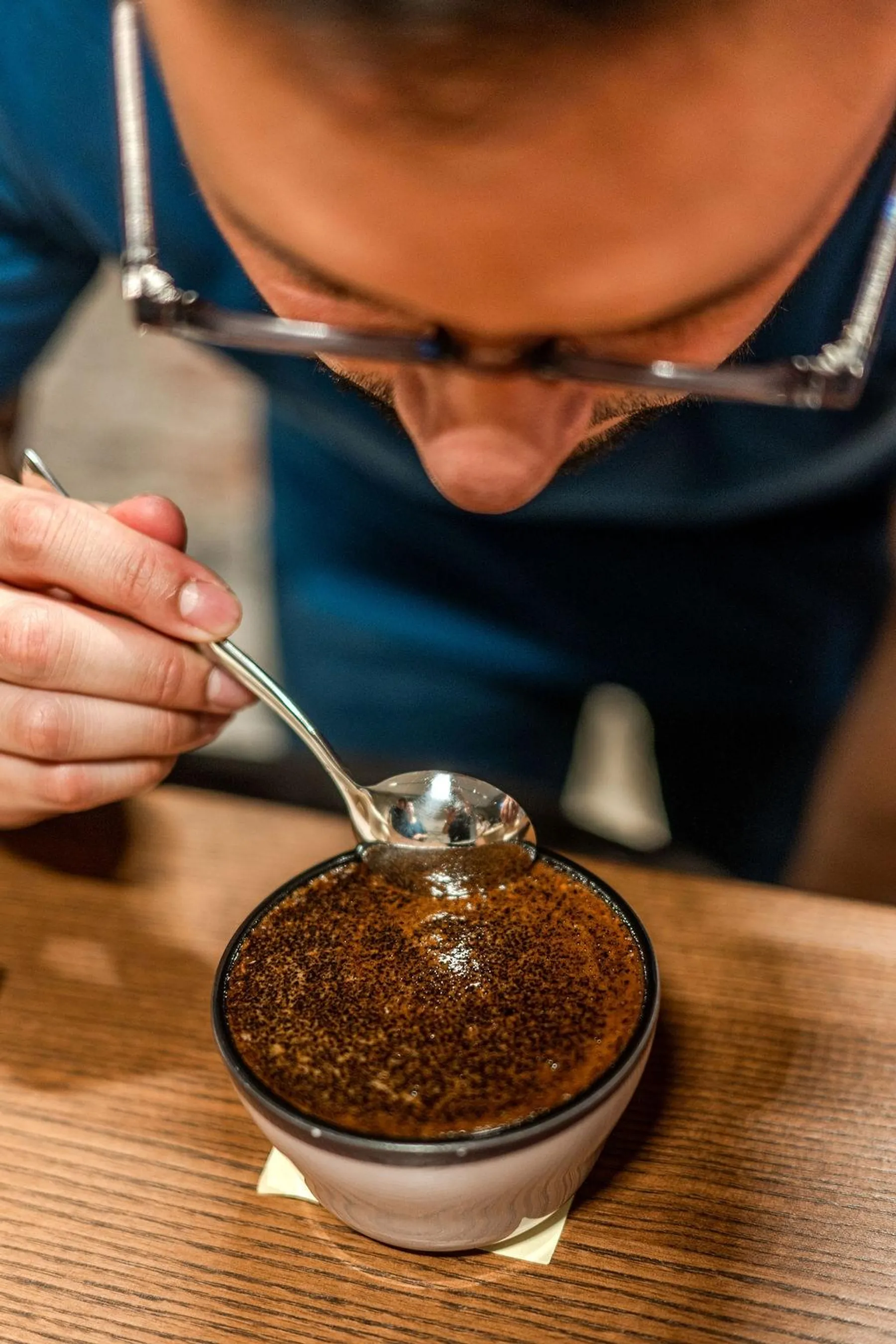 Dégustez à l'aveugle des variétés de café avec Julien, Cristina et leur équipe - Image n°3 - Wecandoo