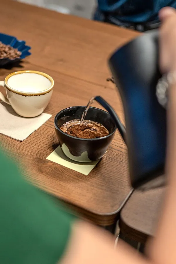 Dégustez à l'aveugle des variétés de café avec Julien, Cristina et leur équipe - Image n°2 - Wecandoo