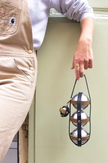 Réalisez votre grand accessoire en cuir en groupe