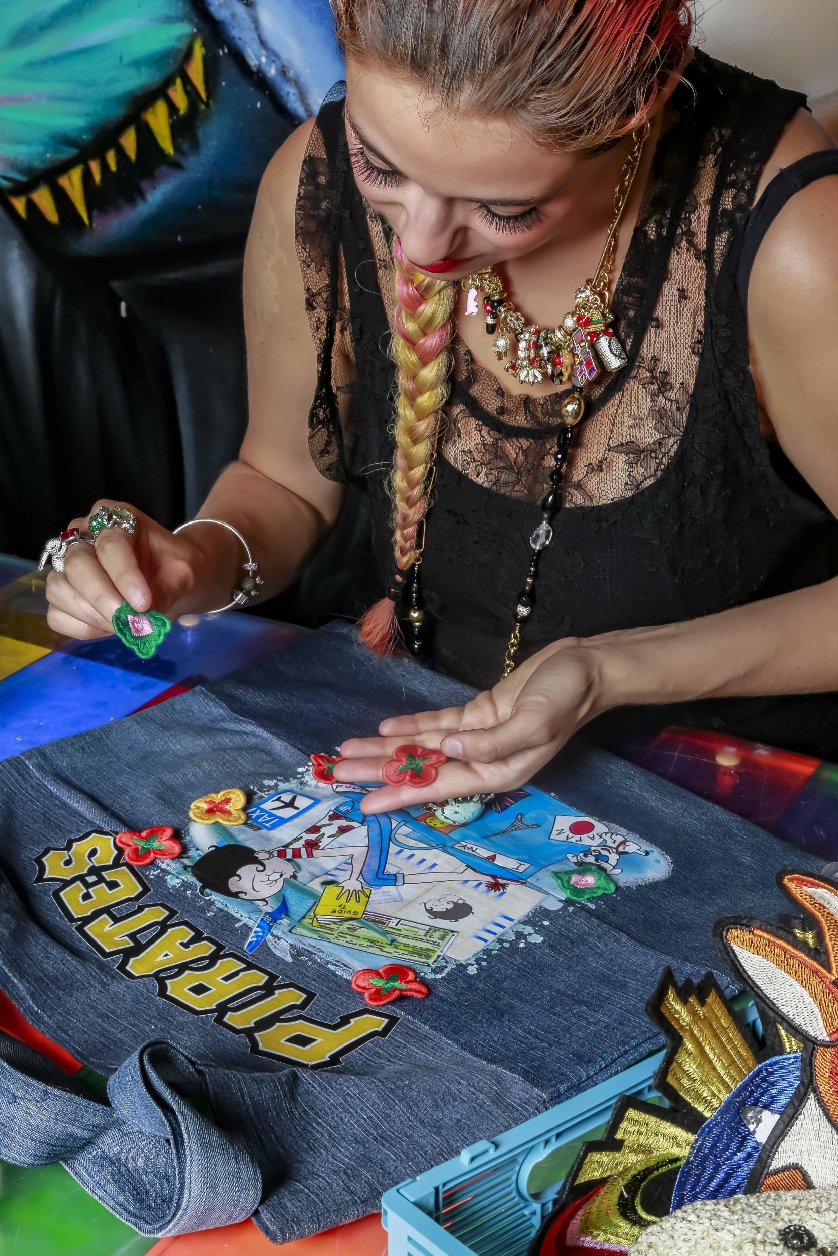 Personnalisez votre tote-bag en jean autour d'un apéro avec Marie et son équipe - Image n°11 - Wecandoo