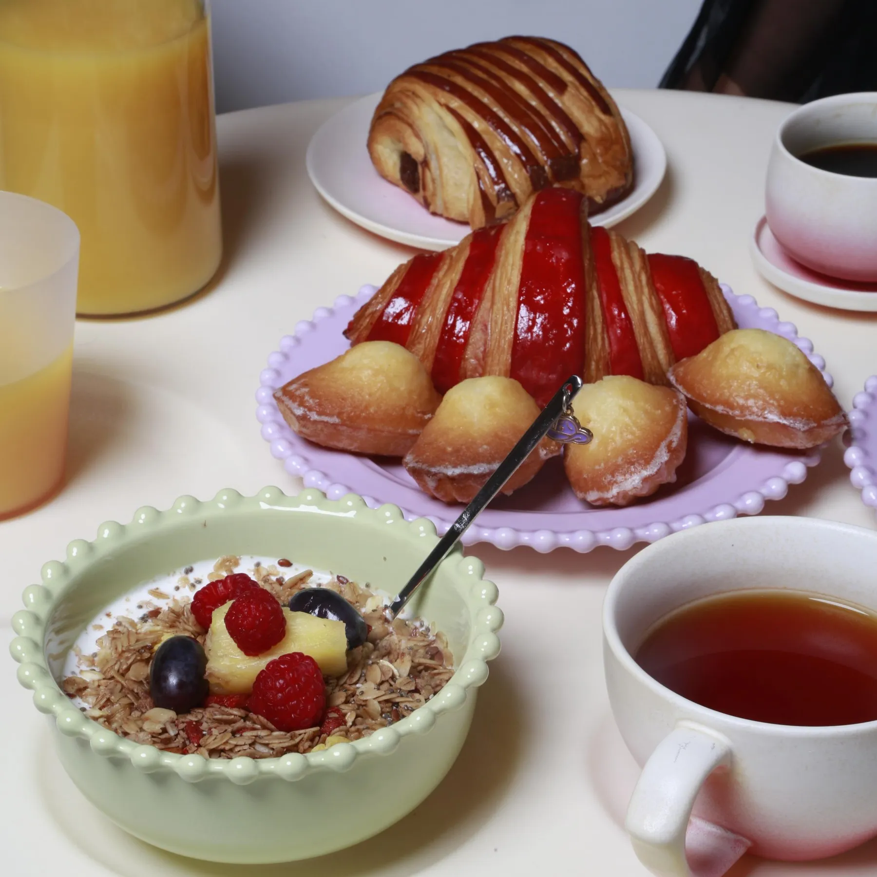 Profitez d'une pause café gourmande en réalisant votre tote bag en jean avec Manisha et Lise - Image n°5 - Wecandoo
