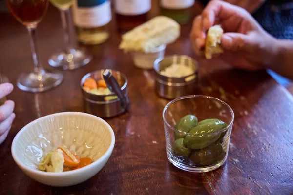Profitez d’un apéro dans une distillerie avec Aymeric, Francisco et Julien - Image n°3 - Wecandoo