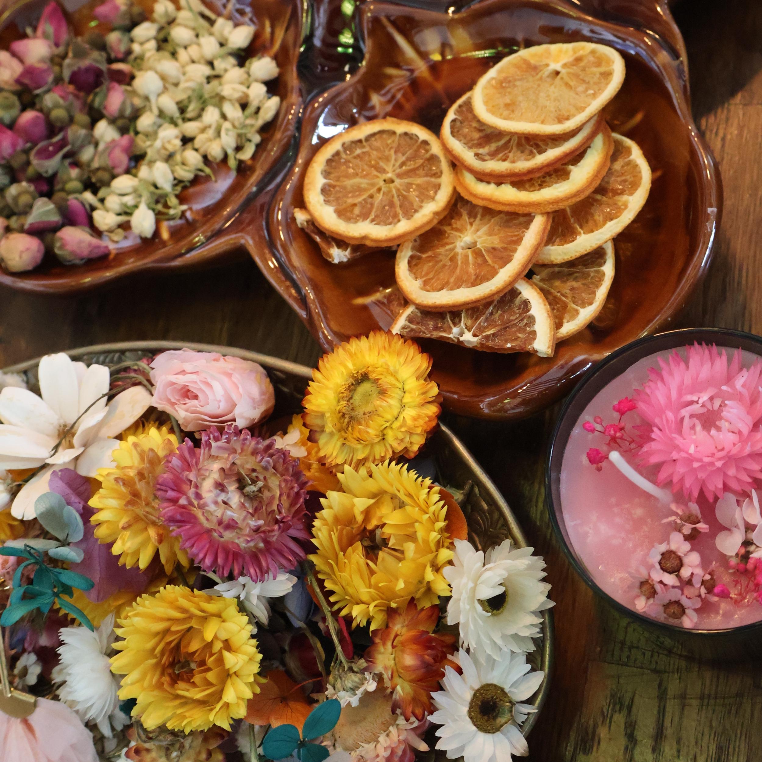Réalisez votre bougie fleurie autour d’un brunch avec Kim - Image n°1 - Wecandoo