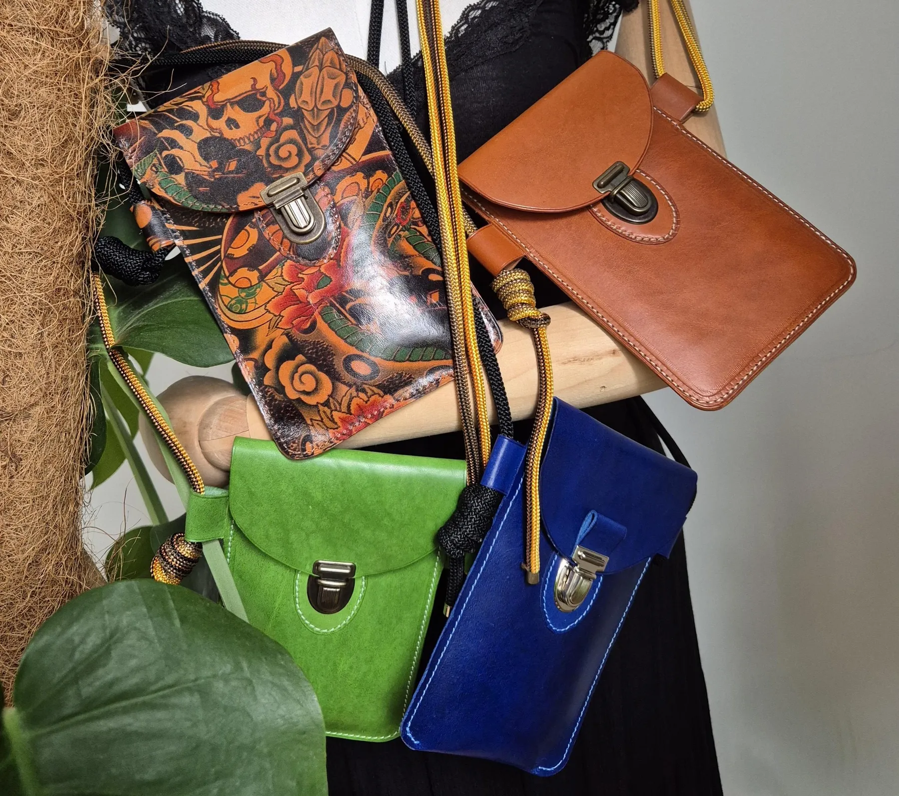 Fabriquez votre pochette à téléphone en cuir avec Claire - Image n°5 - Wecandoo