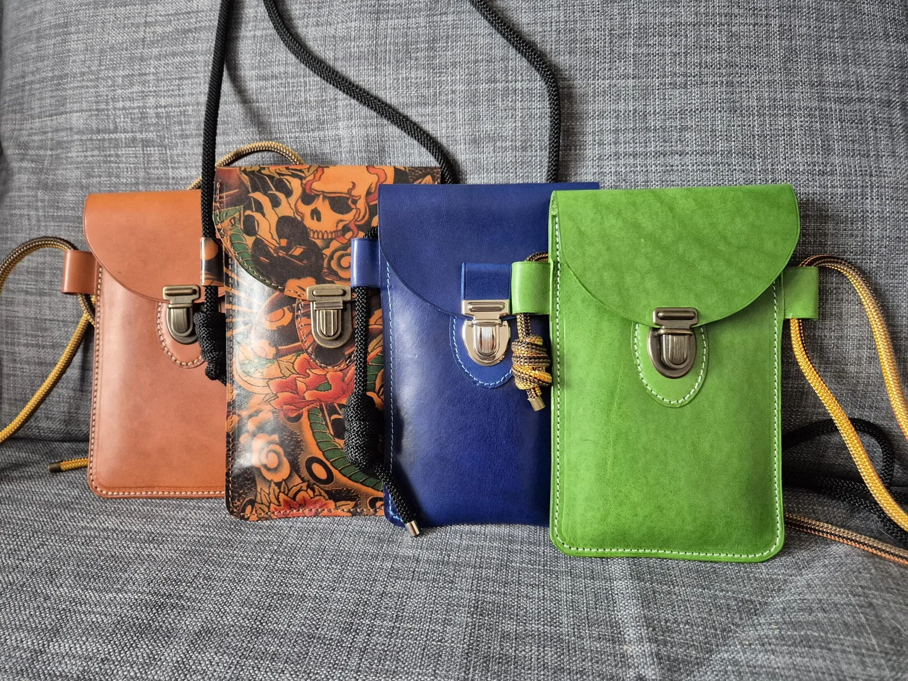 Fabriquez votre pochette à téléphone en cuir avec Claire - Image n°1 - Wecandoo