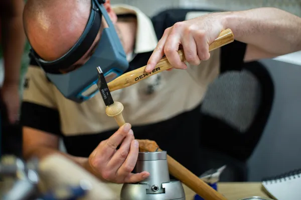 Réalisez votre bague en argent sertie avec une perle de Tahiti sur une journée avec Nathalie - Image n°3 - Wecandoo
