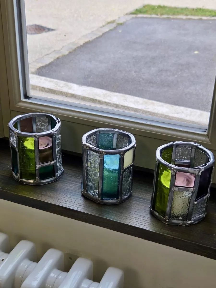 Réalisez votre photophore rond en vitrail traditionnel avec Stéphanie - Image n°1 - Wecandoo