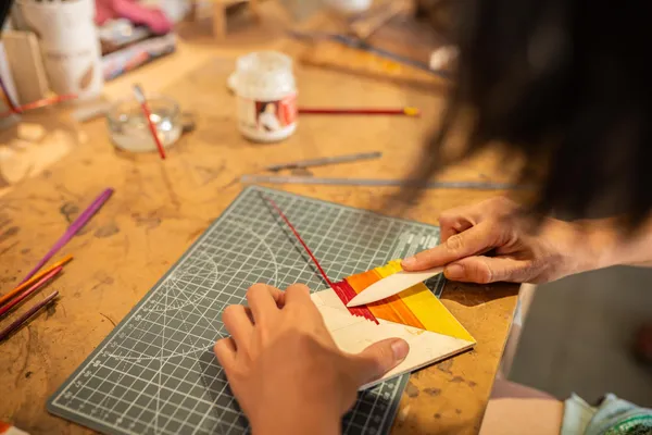 Réalisez votre tableau en marqueterie de paille avec Sophie-Dorothée - Image n°2 - Wecandoo