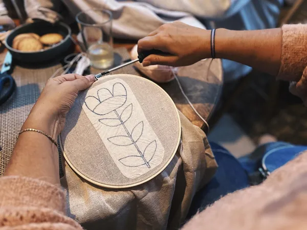 Customisez votre vêtement en jean avec Aline - Image n°2 - Wecandoo