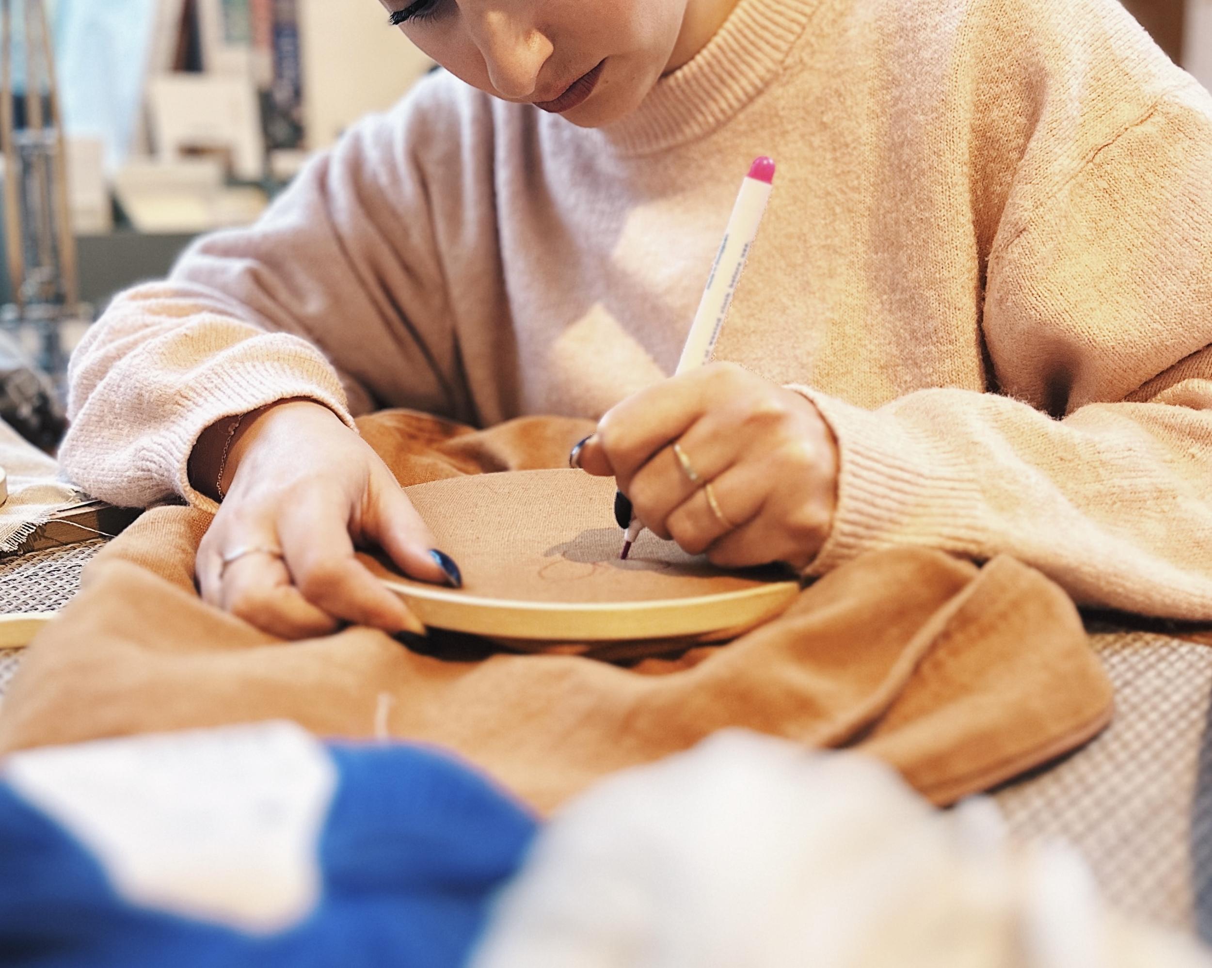 Customisez votre vêtement en jean avec Aline - Image n°6 - Wecandoo